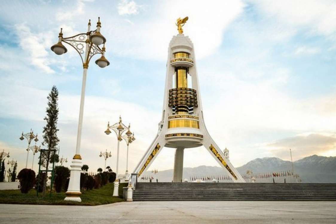 Монумент нейтралитета Туркменистана. Мемориал нейтралитета Ашхабад. Арка нейтралитета в Ашхабаде 2021. Арка нейтралитета Туркменистана.