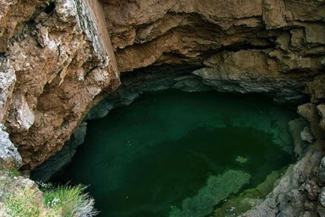 Водопад в туркменистане когда читаешь коран. Койтендаг (Кугитанг). Туркмения Койтендаг. Горы Койтендаг Туркменистан. Койтендагский заповедник Туркменистана.